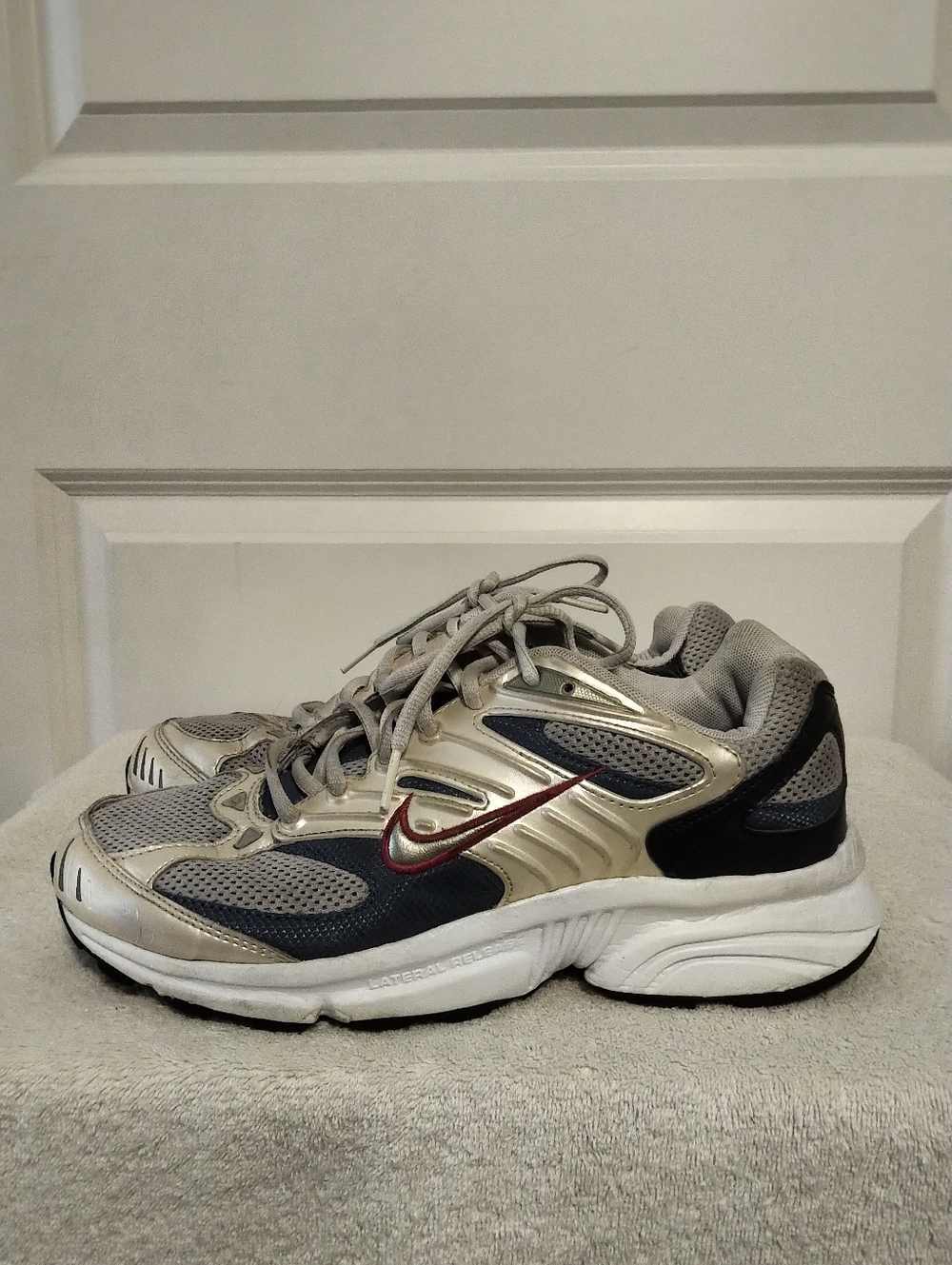 Nike Air BRS 1000 Sneakers with Red Swoosh